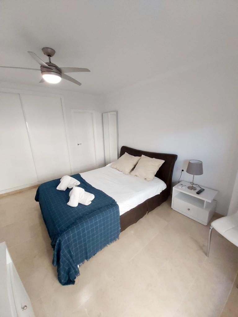 Se alquila   desde 1.9.26-30.6.27 magnifico apartamento en 1a linea de playa en Fuengirola.