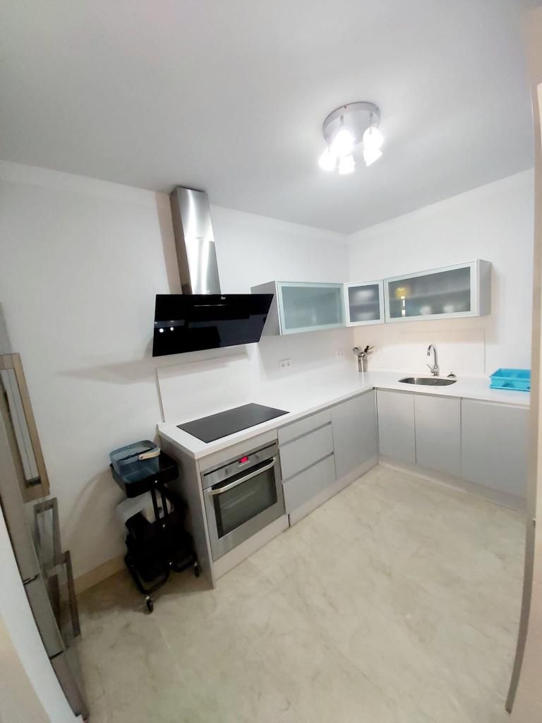 Se alquila   desde 1.9.26-30.6.27 magnifico apartamento en 1a linea de playa en Fuengirola.