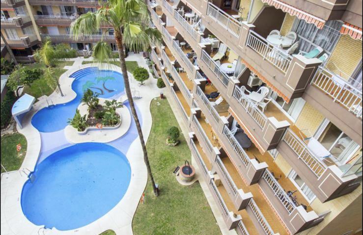 Se alquila   desde 1.9.26-30.6.27 magnifico apartamento en 1a linea de playa en Fuengirola.