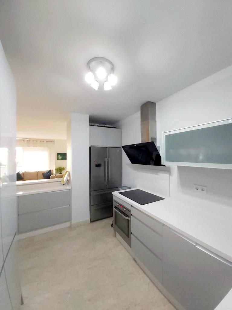 Se alquila   desde 1.9.26-30.6.27 magnifico apartamento en 1a linea de playa en Fuengirola.