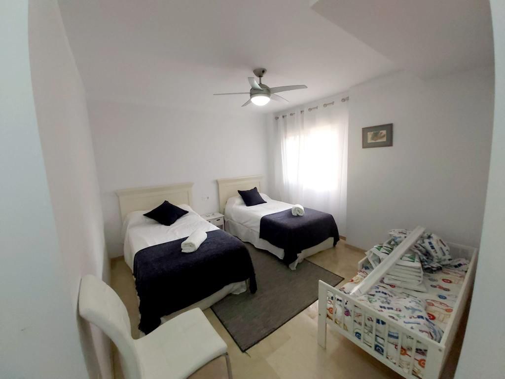 Se alquila   desde 1.9.26-30.6.27 magnifico apartamento en 1a linea de playa en Fuengirola.
