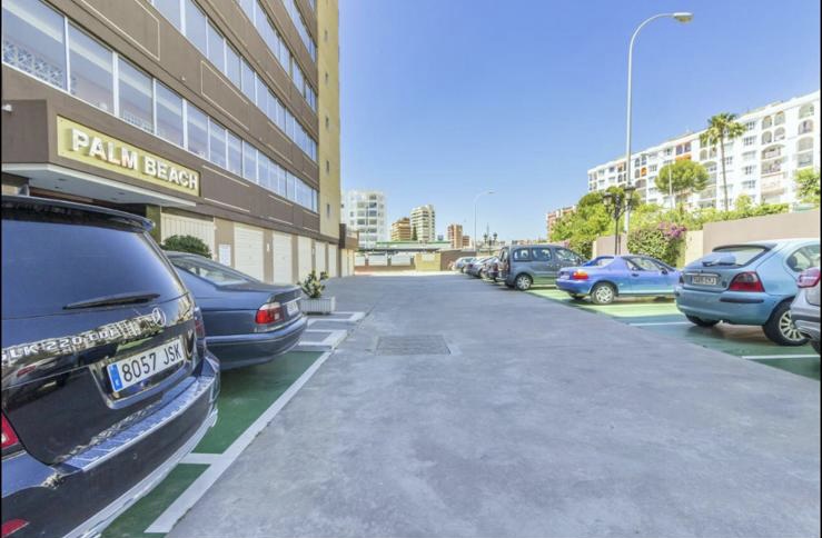Se alquila   desde 1.9.26-30.6.27 magnifico apartamento en 1a linea de playa en Fuengirola.