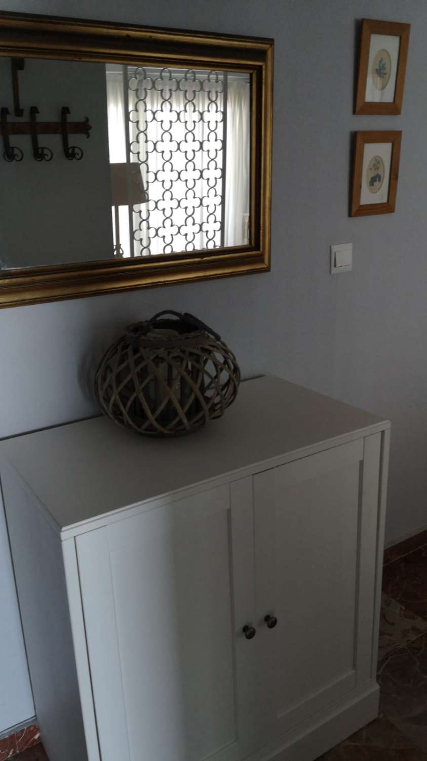 MEDIA TEMPORADA . SE ALQUILA 01.04.26 - 31.5.27 MAGNIFICO APARTAMENTO  CON VISTAS AL MAR EN 1ª LINEA EN FUENGIROLA