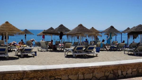 Se alquila desde 01/03/25- 30/06/26 bonito apartamento en 2ª linea de playa en Fuengirola