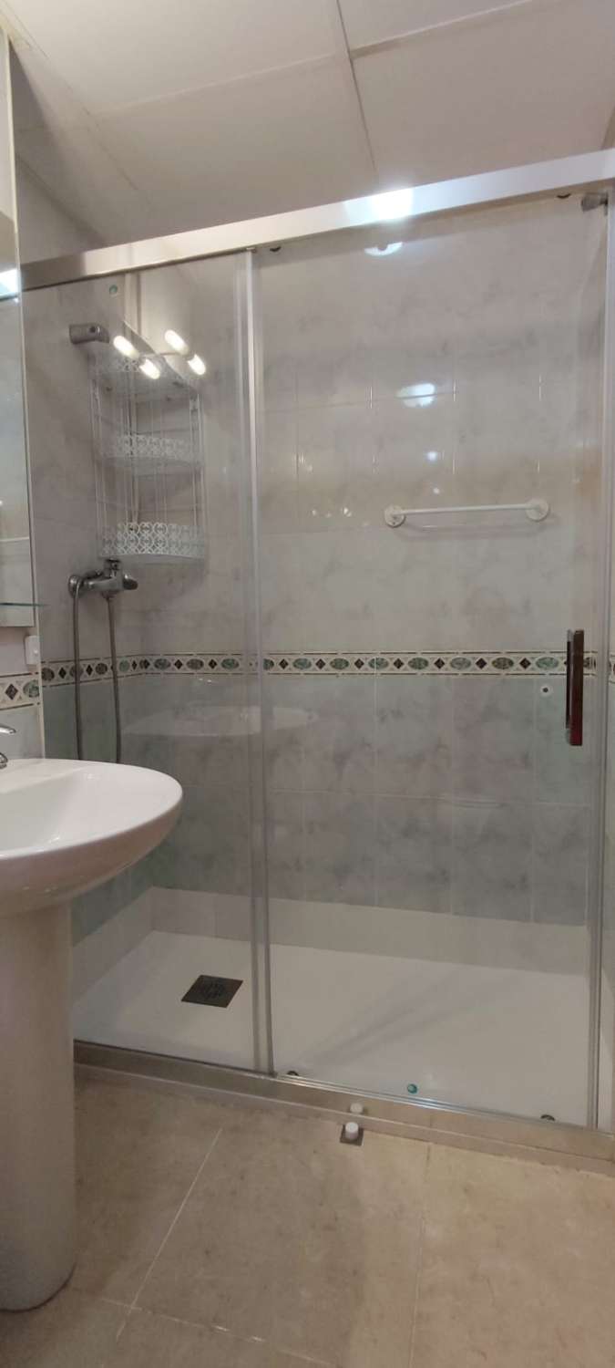 Se alquila desde 01/03/25- 30/06/26 bonito apartamento en 2ª linea de playa en Fuengirola