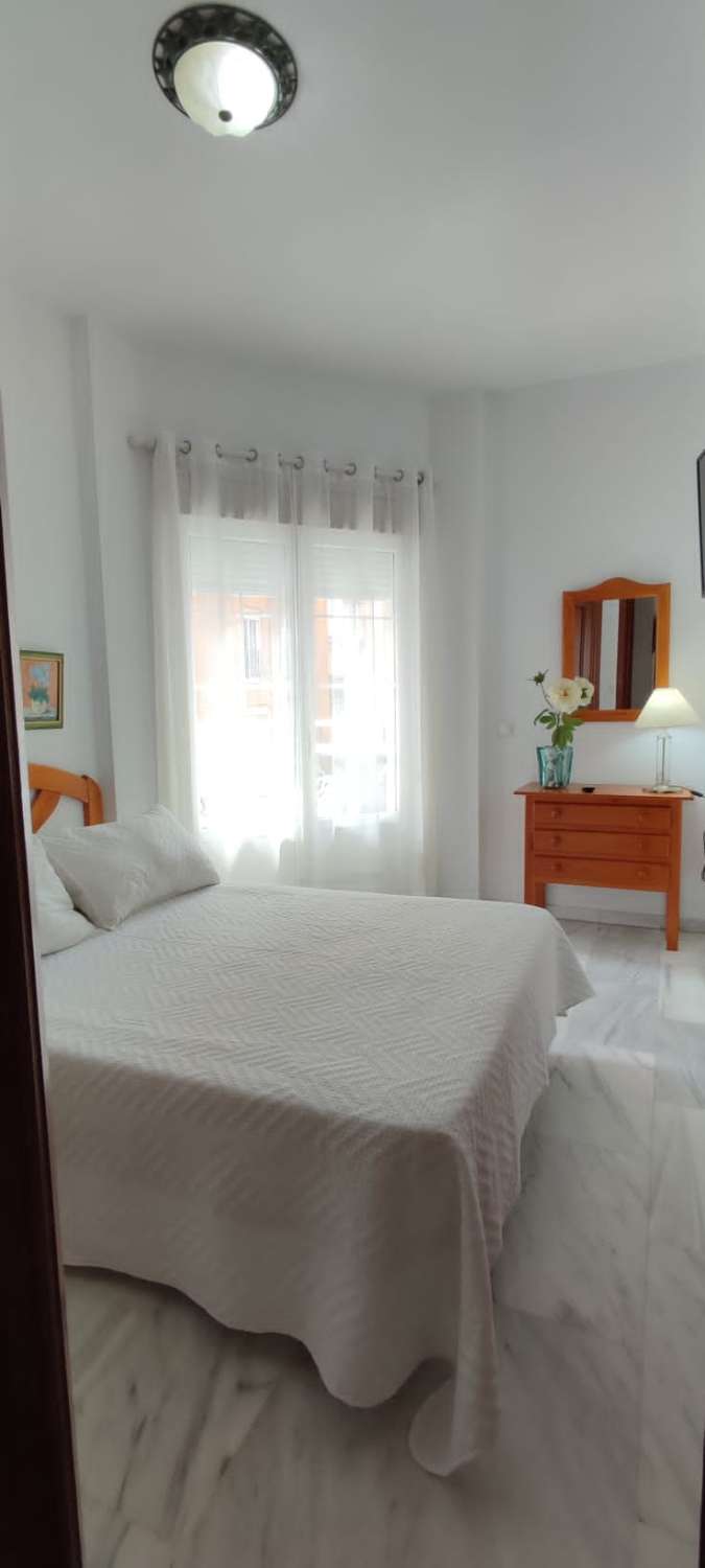 Se alquila desde 01/03/25- 30/06/26 bonito apartamento en 2ª linea de playa en Fuengirola