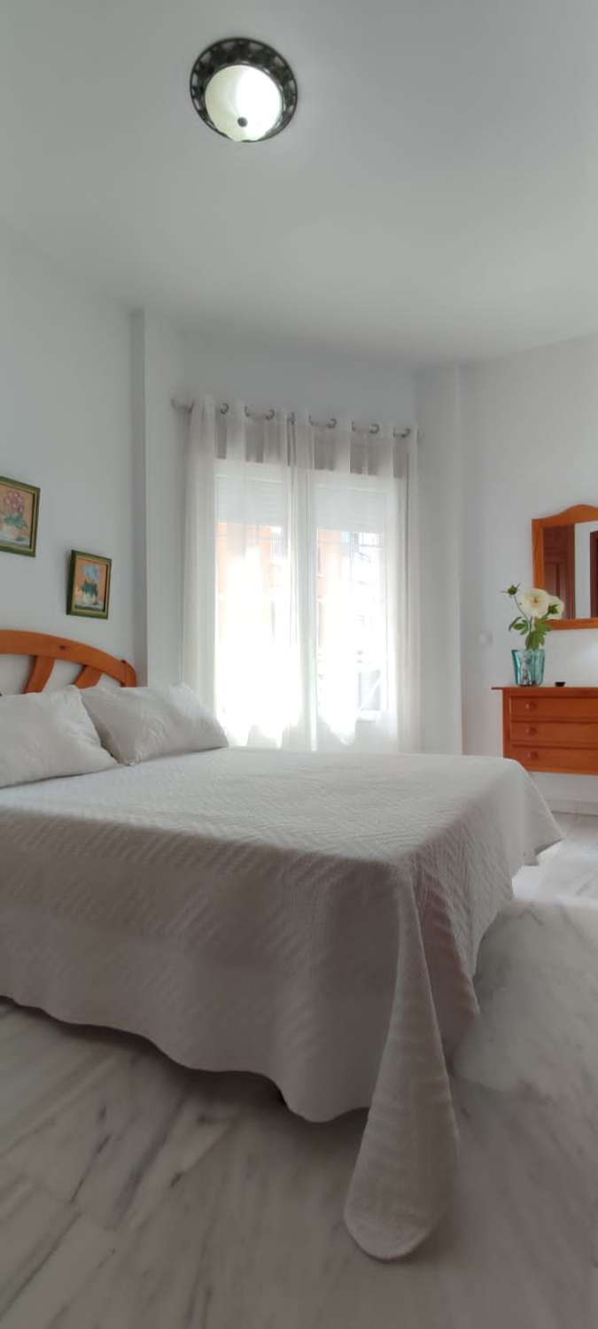 Se alquila desde 01/03/25- 30/06/26 bonito apartamento en 2ª linea de playa en Fuengirola