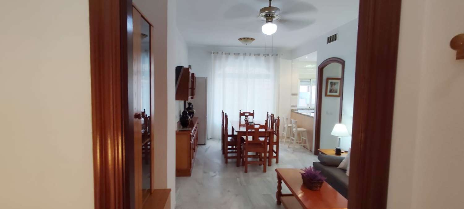 Se alquila desde 01/03/25- 30/06/26 bonito apartamento en 2ª linea de playa en Fuengirola