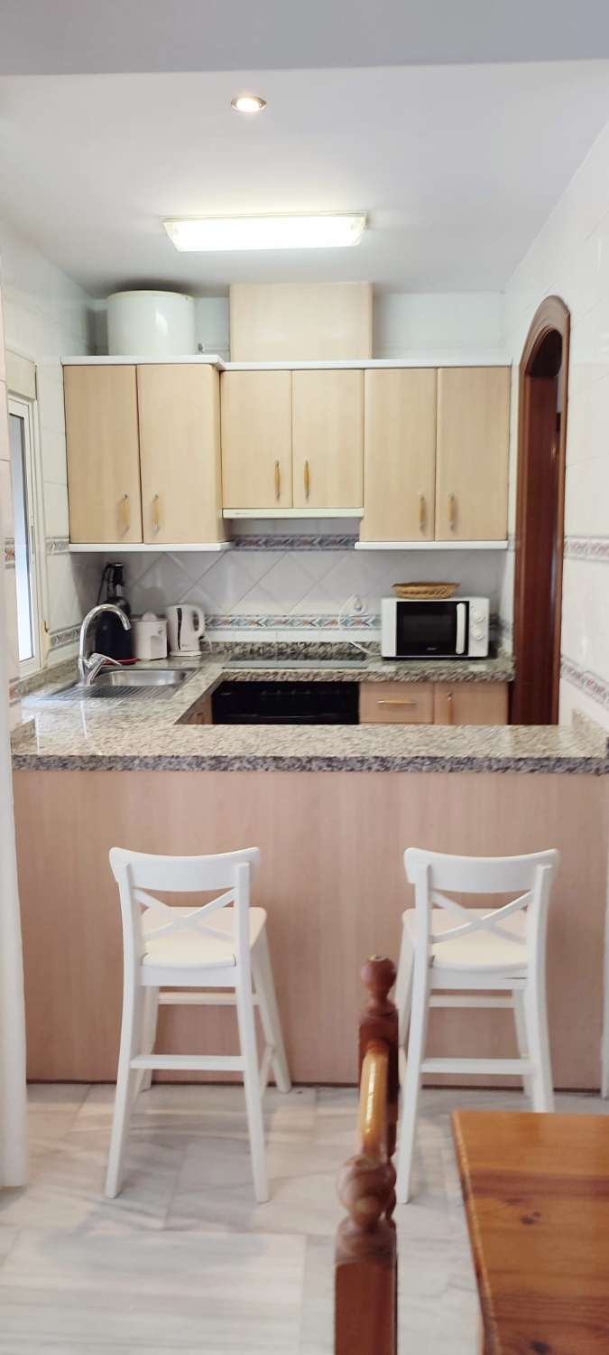 Se alquila desde 01/03/25- 30/06/26 bonito apartamento en 2ª linea de playa en Fuengirola