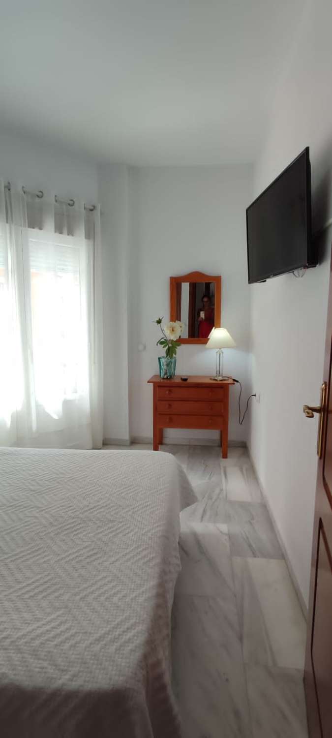 Se alquila desde 01/03/25- 30/06/26 bonito apartamento en 2ª linea de playa en Fuengirola