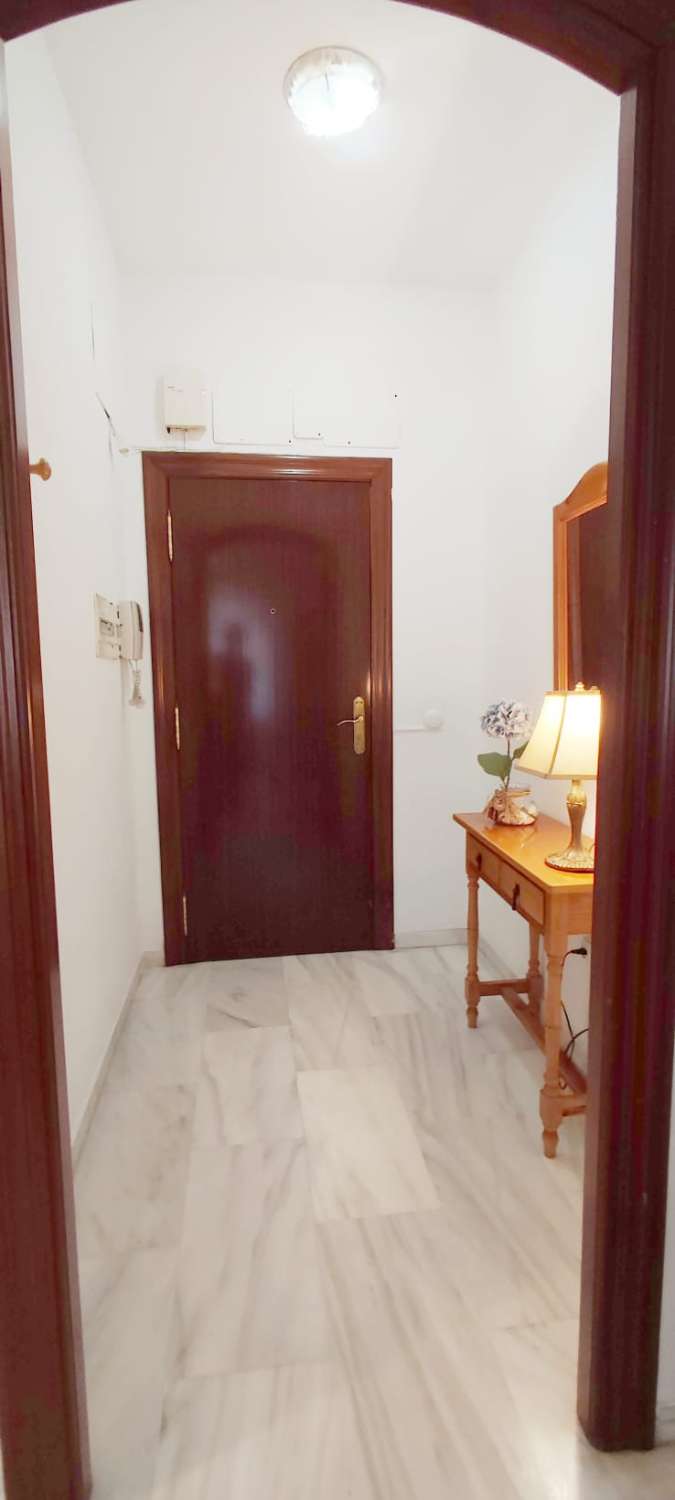 Se alquila desde 01/03/25- 30/06/26 bonito apartamento en 2ª linea de playa en Fuengirola