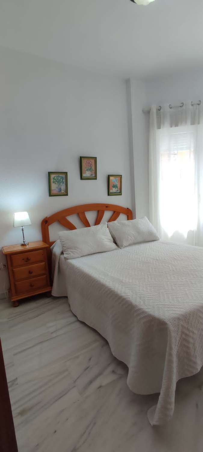Se alquila desde 01/03/25- 30/06/26 bonito apartamento en 2ª linea de playa en Fuengirola
