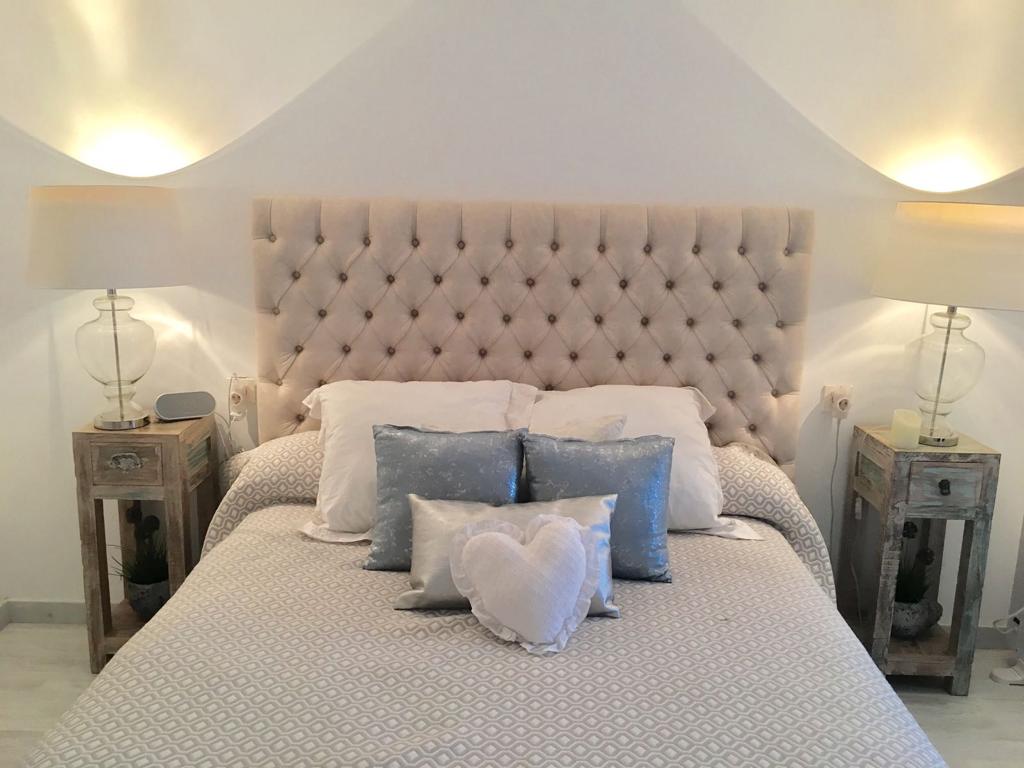 SE ALQUILA DESDE 01.10.2025 HASTA 30/06/2026  BONITO CHALET ADOSADO EN ZONA CALABURRA (MIJAS COSTA)