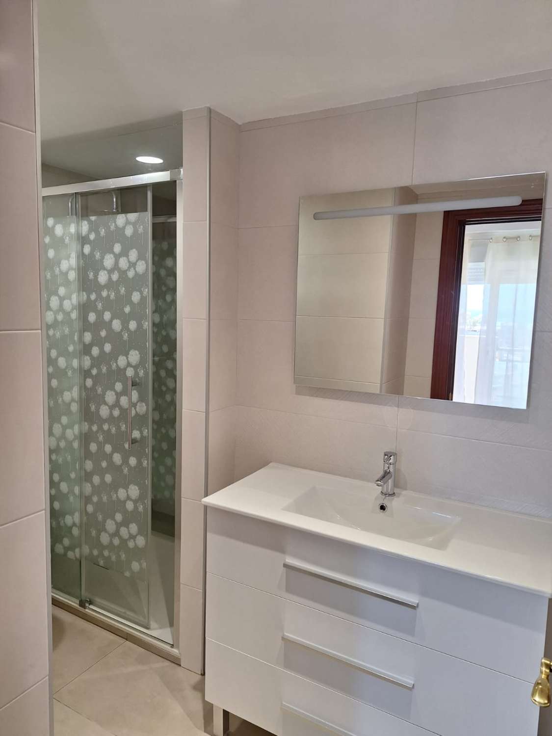 SE ALQUILA DESDE  1.12.26 -30.06.2027 BONITO APARTAMENTO EN FUENGIROLA