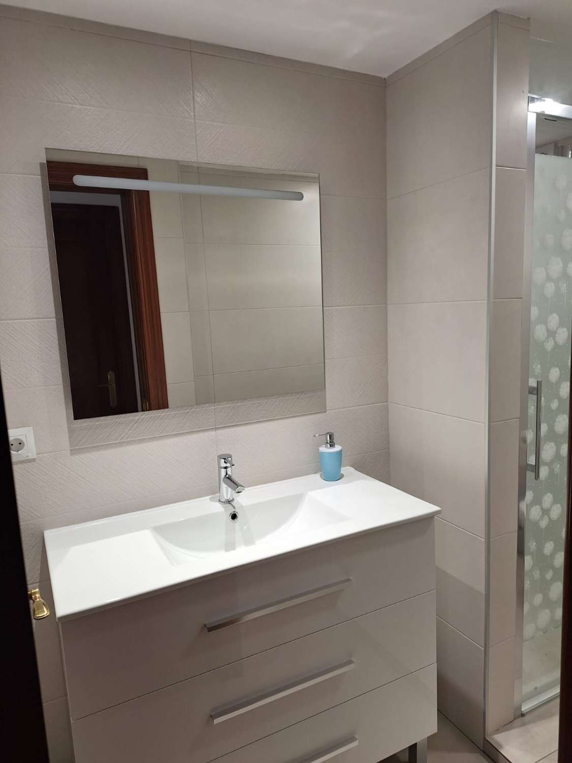 SE ALQUILA DESDE  1.12.26 -30.06.2027 BONITO APARTAMENTO EN FUENGIROLA