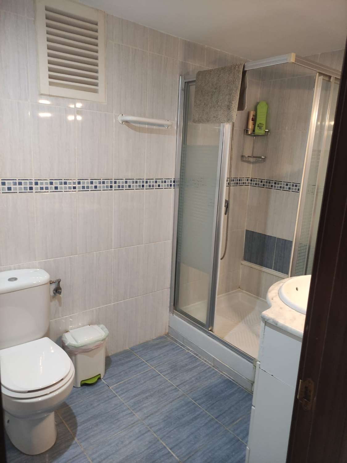 SE ALQUILA DESDE  1.12.26 -30.06.2027 BONITO APARTAMENTO EN FUENGIROLA