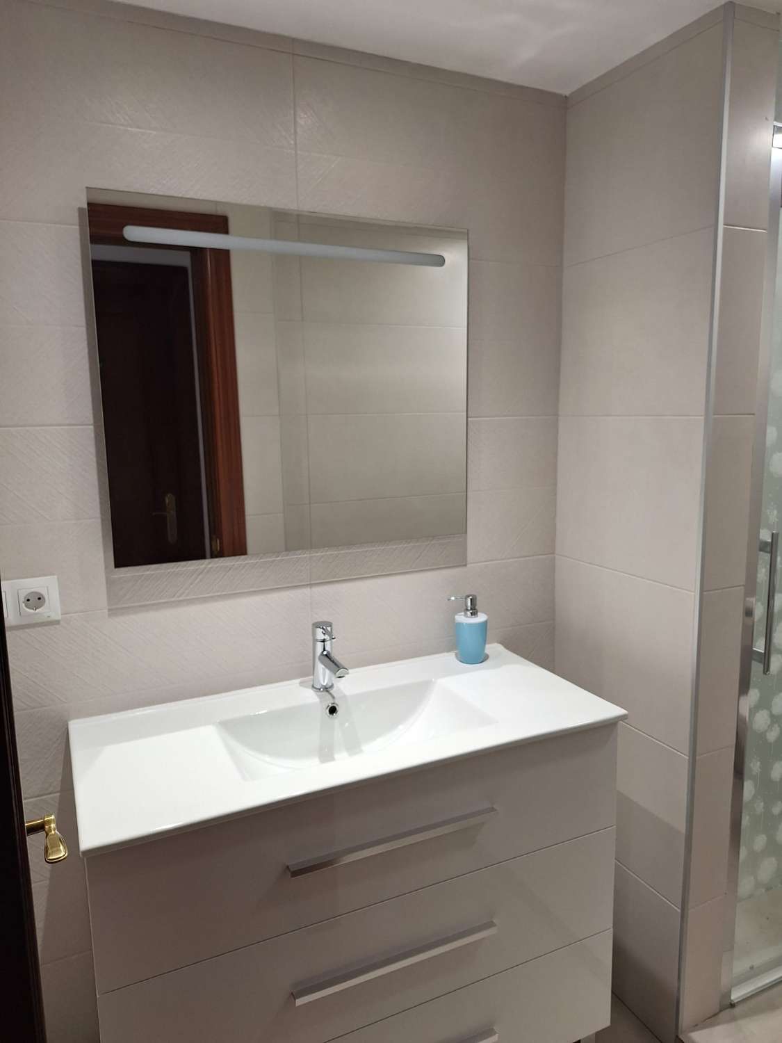 SE ALQUILA DESDE  1.12.26 -30.06.2027 BONITO APARTAMENTO EN FUENGIROLA