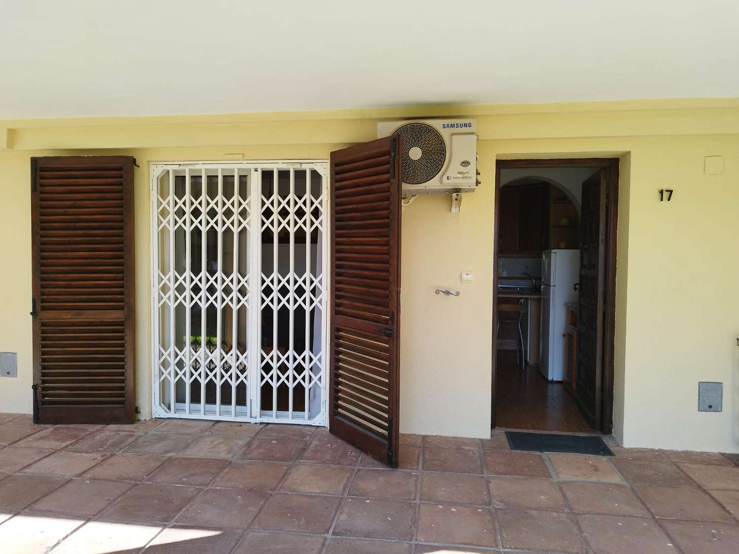 SE ALQUILA DESDE  1.10.2026-30.6.2027 BONITO APARTAMENTO EN LA CARIHUELA (TORREMOLINOS)