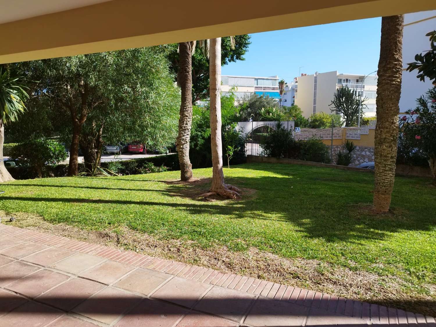 SE ALQUILA DESDE  1.10.2026-30.6.2027 BONITO APARTAMENTO EN LA CARIHUELA (TORREMOLINOS)