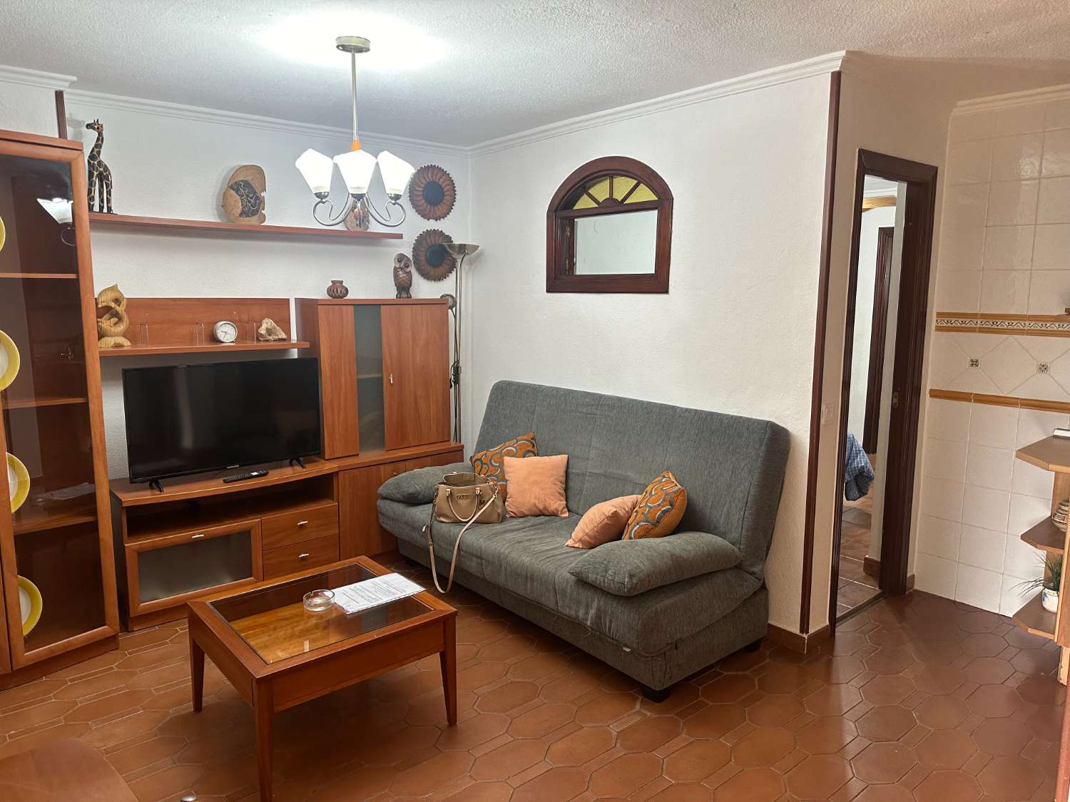 SE ALQUILA DESDE  1.10.2026-30.6.2027 BONITO APARTAMENTO EN LA CARIHUELA (TORREMOLINOS)