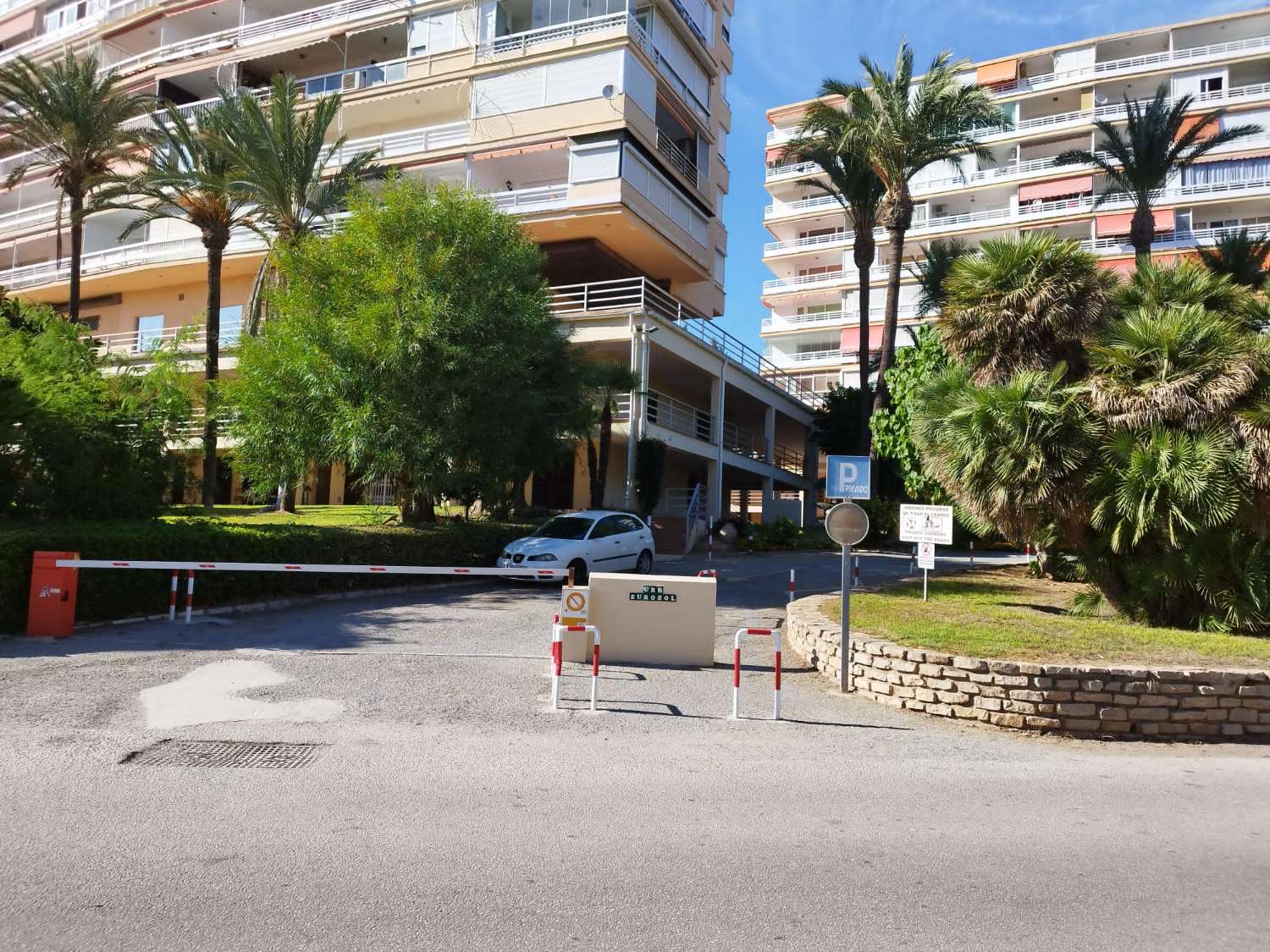 SE ALQUILA DESDE  1.10.2026-30.6.2027 BONITO APARTAMENTO EN LA CARIHUELA (TORREMOLINOS)