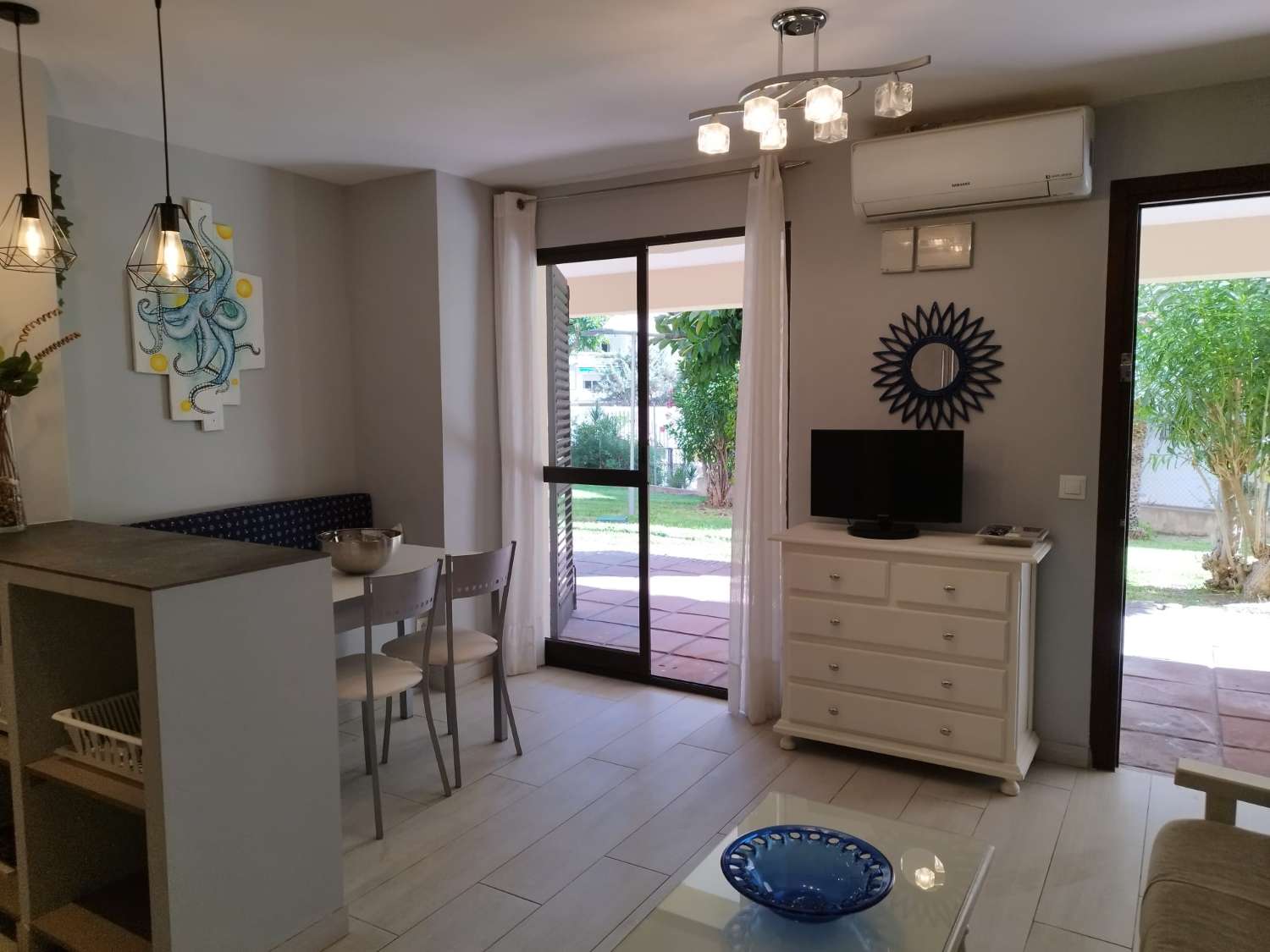 SE ALQUILA  DESDE 1.3.26-30.6.26 y DESDE 1.10.26-30.6.27 BONITO APARTAMENTO EN LA CARIHUELA (TORREMOLINOS)