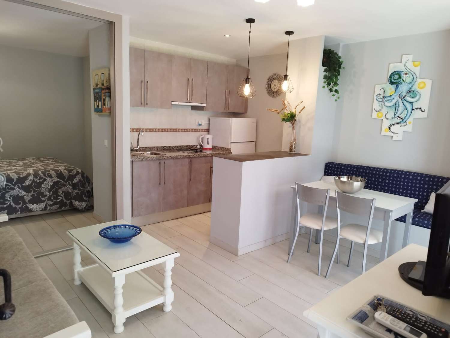 SE ALQUILA  DESDE 1.3.26-30.6.26 y DESDE 1.10.26-30.6.27 BONITO APARTAMENTO EN LA CARIHUELA (TORREMOLINOS)