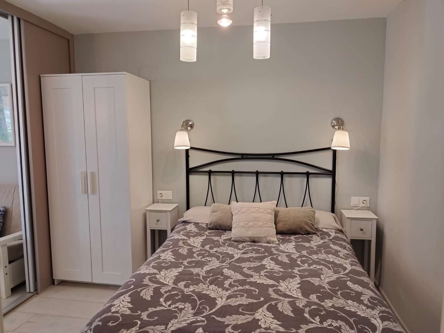 SE ALQUILA  DESDE 1.3.26-30.6.26 y DESDE 1.10.26-30.6.27 BONITO APARTAMENTO EN LA CARIHUELA (TORREMOLINOS)