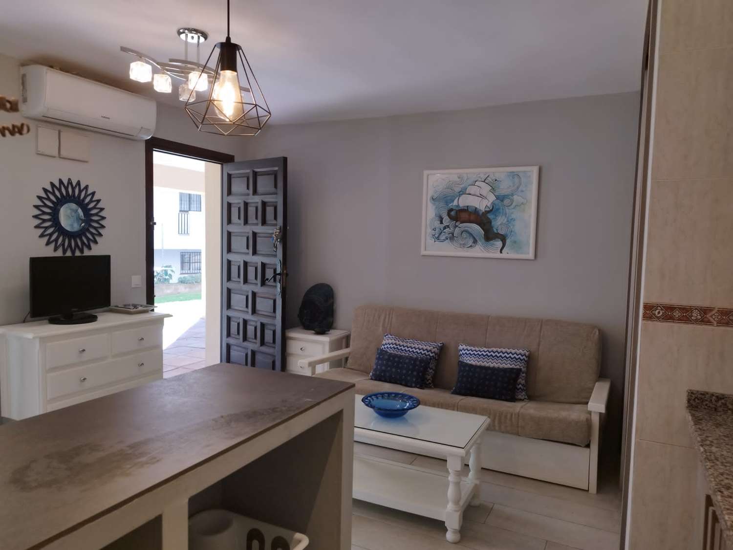 SE ALQUILA  DESDE 1.3.26-30.6.26 y DESDE 1.10.26-30.6.27 BONITO APARTAMENTO EN LA CARIHUELA (TORREMOLINOS)
