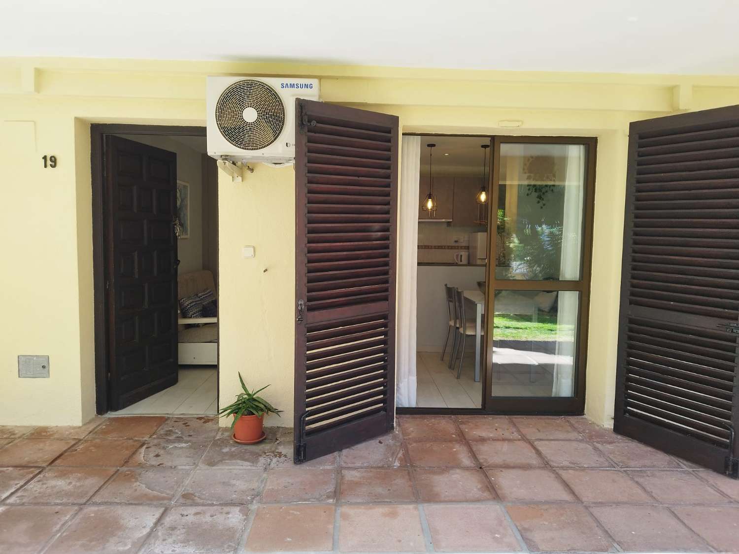 SE ALQUILA  DESDE 1.3.26-30.6.26 y DESDE 1.10.26-30.6.27 BONITO APARTAMENTO EN LA CARIHUELA (TORREMOLINOS)