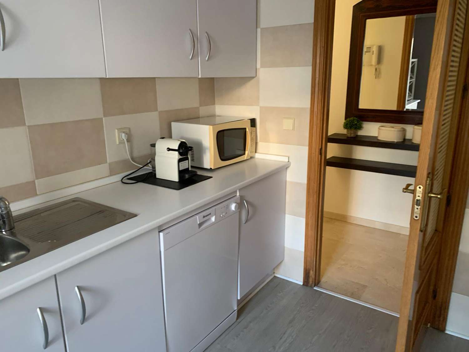 MEDIA TEMPORADA . SE ALQUILA MAGNIFICO APARTAMENTO DEL 1.09.2026-30.06.2027 EN TORREMOLINOS