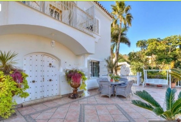 SE VENDE MAGNIFICO CHALET INDEPENDIENTE  EN BENALMADENA