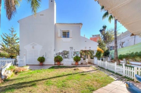 SE VENDE MAGNIFICO CHALET INDEPENDIENTE  EN BENALMADENA