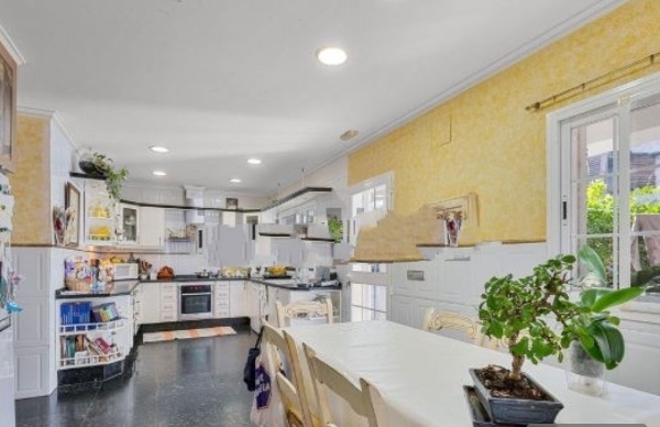 SE VENDE MAGNIFICO CHALET INDEPENDIENTE  EN BENALMADENA