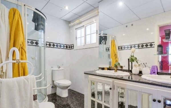 SE VENDE MAGNIFICO CHALET INDEPENDIENTE  EN BENALMADENA