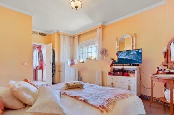 SE VENDE MAGNIFICO CHALET INDEPENDIENTE  EN BENALMADENA