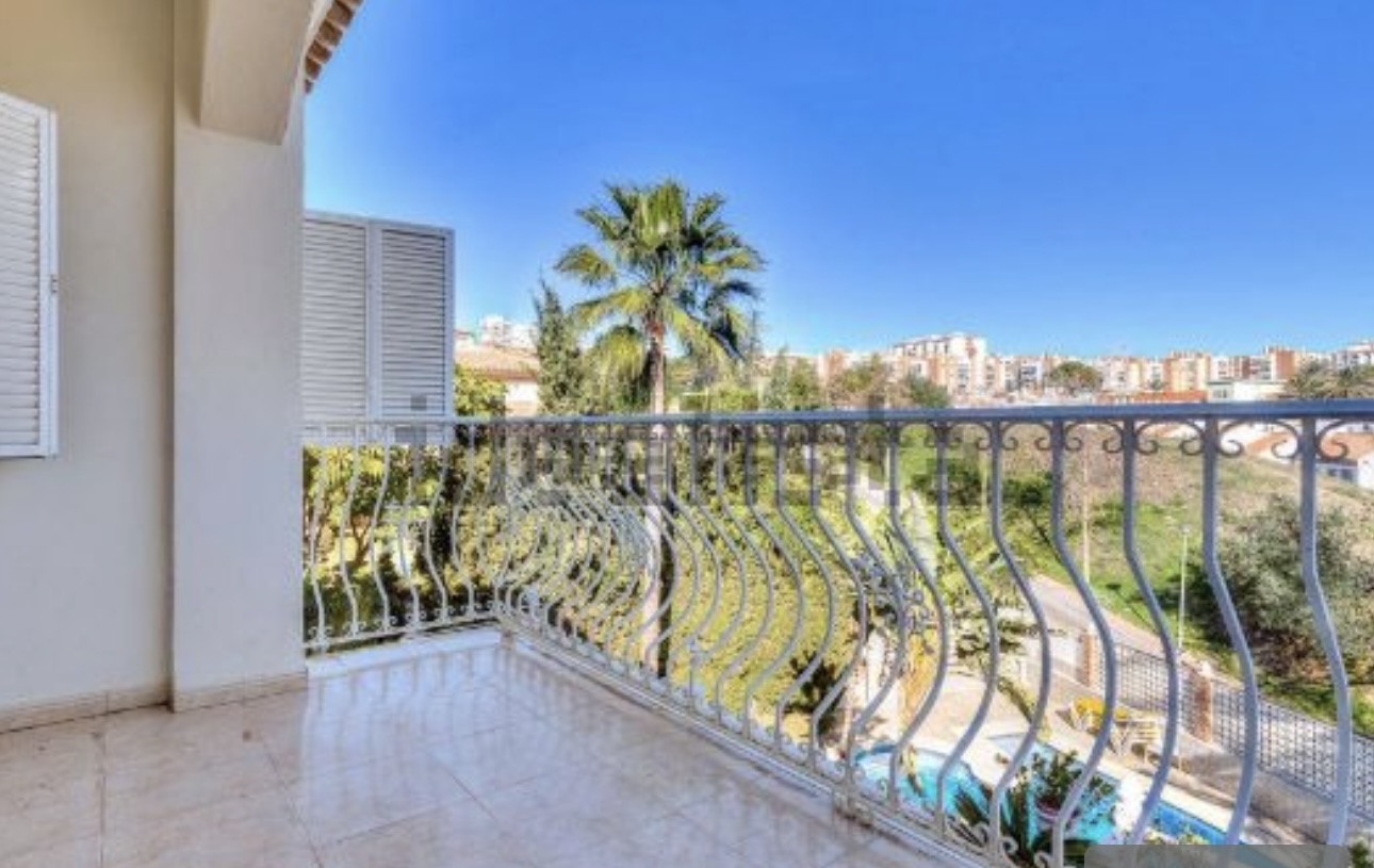 SE VENDE MAGNIFICO CHALET INDEPENDIENTE  EN BENALMADENA