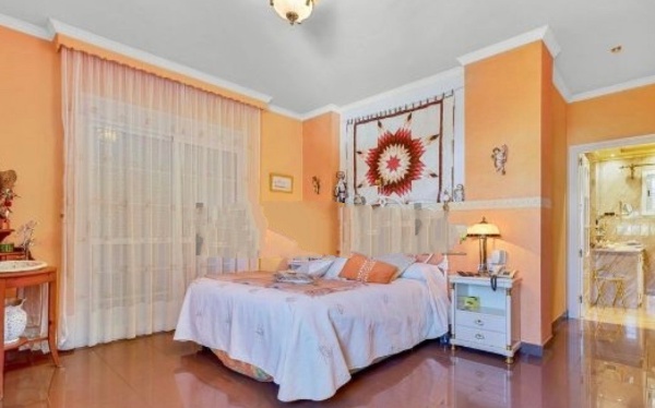 SE VENDE MAGNIFICO CHALET INDEPENDIENTE  EN BENALMADENA