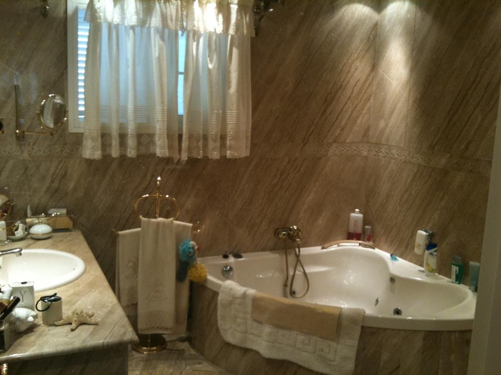 SE VENDE MAGNIFICO CHALET INDEPENDIENTE  EN BENALMADENA