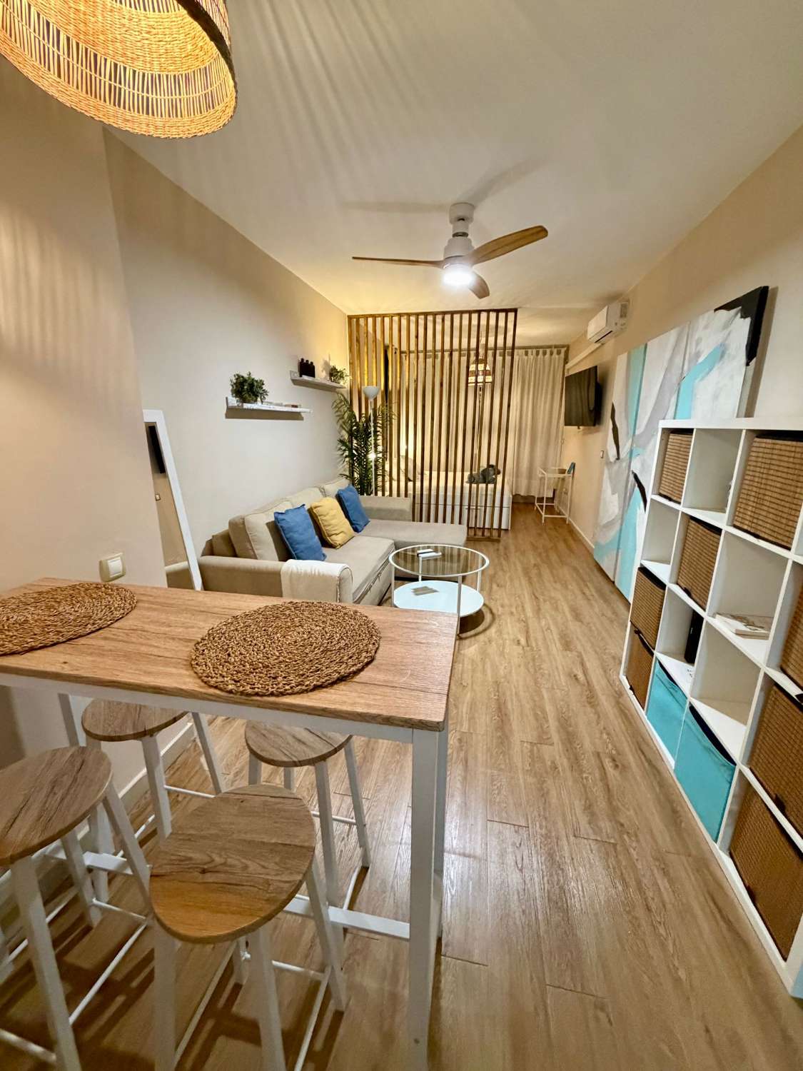 . SE ALQUILA HASTA30/06/26 Y DESDE 01/09/2026 HASTA 30/06/2027 AMPLIO  BONITO ESTUDIO REFORMADO EN CENTRO DE TORREMOLINOS