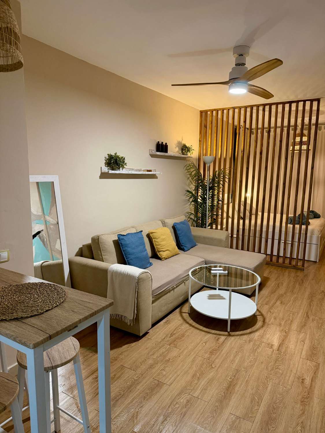 . SE ALQUILA HASTA30/06/26 Y DESDE 01/09/2026 HASTA 30/06/2027 AMPLIO  BONITO ESTUDIO REFORMADO EN CENTRO DE TORREMOLINOS