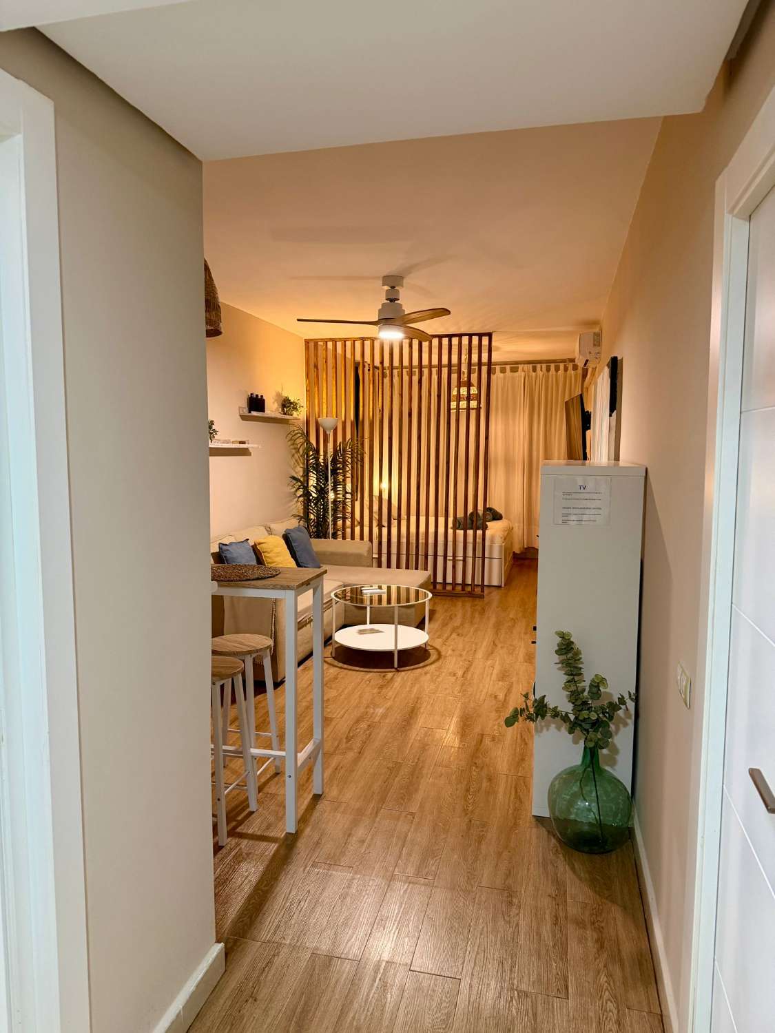 . SE ALQUILA HASTA30/06/26 Y DESDE 01/09/2026 HASTA 30/06/2027 AMPLIO  BONITO ESTUDIO REFORMADO EN CENTRO DE TORREMOLINOS