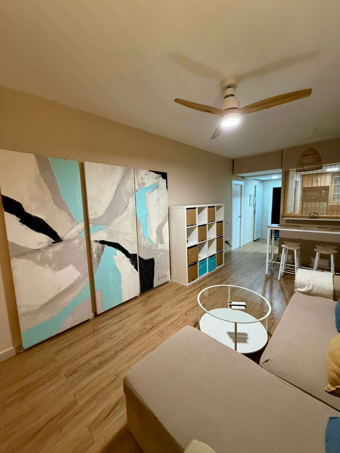 . SE ALQUILA HASTA30/06/26 Y DESDE 01/09/2026 HASTA 30/06/2027 AMPLIO  BONITO ESTUDIO REFORMADO EN CENTRO DE TORREMOLINOS