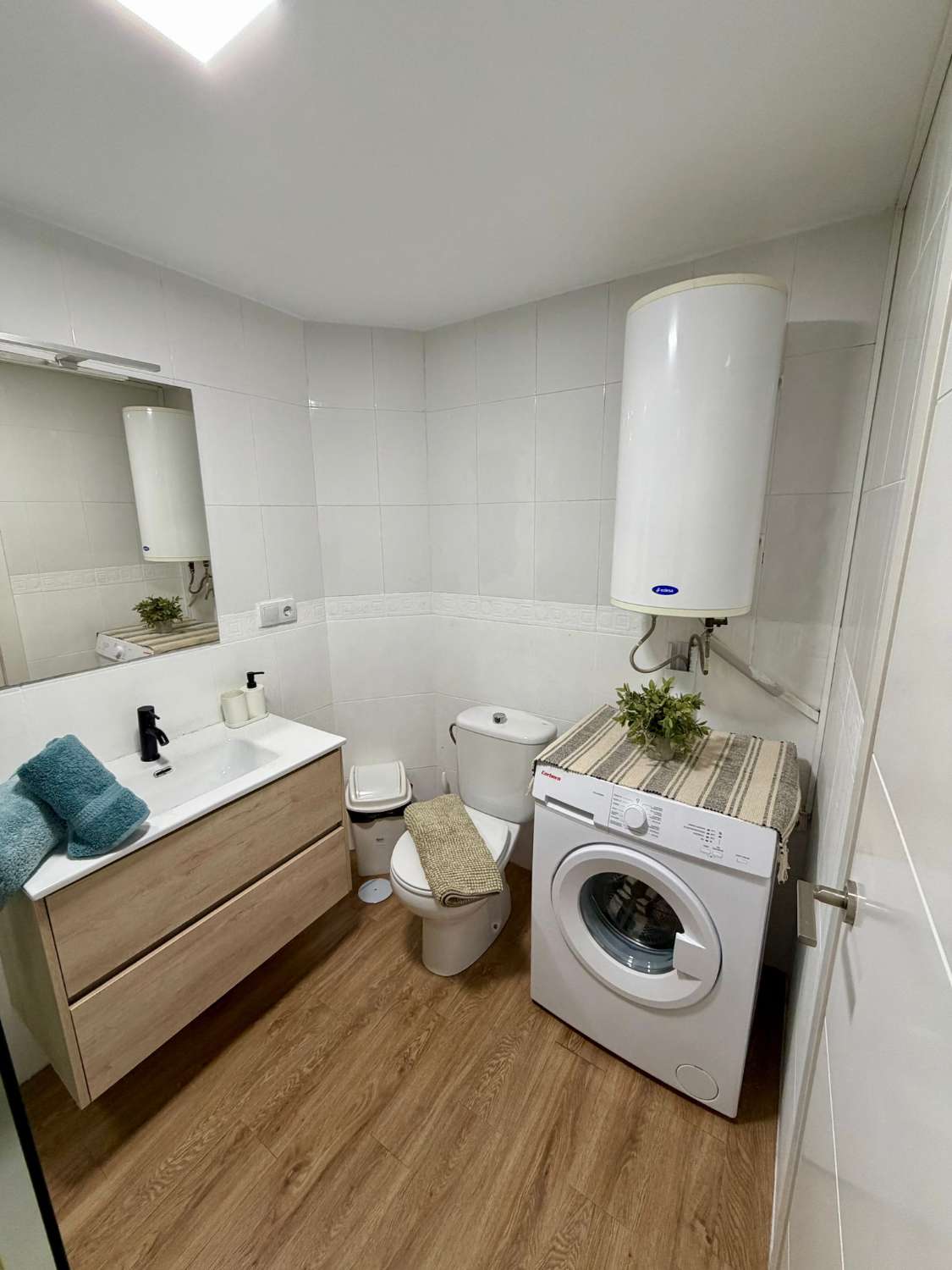 . SE ALQUILA HASTA30/06/26 Y DESDE 01/09/2026 HASTA 30/06/2027 AMPLIO  BONITO ESTUDIO REFORMADO EN CENTRO DE TORREMOLINOS