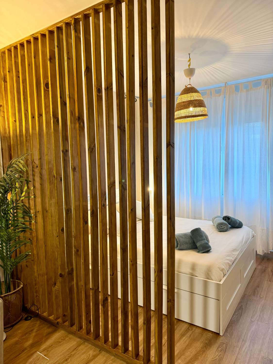 . SE ALQUILA HASTA30/06/26 Y DESDE 01/09/2026 HASTA 30/06/2027 AMPLIO  BONITO ESTUDIO REFORMADO EN CENTRO DE TORREMOLINOS