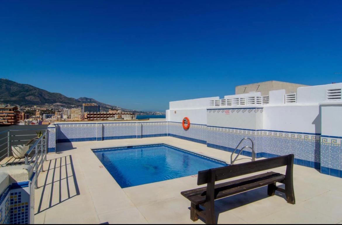 Se alquila desde  1/3/26- 30/06/26 y desde 01/09/2026 hasta 30/06/2027bonito apartamento en 1ª línea de playa de Fuengirola