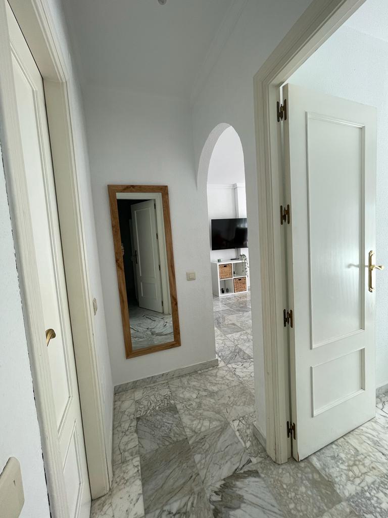 Se alquila desde  1/3/26- 30/06/26 y desde 01/09/2026 hasta 30/06/2027bonito apartamento en 1ª línea de playa de Fuengirola