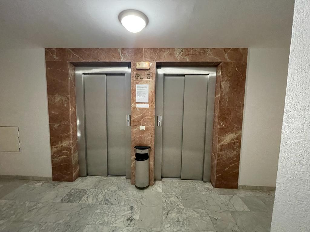 Se alquila desde  1/3/26- 30/06/26 y desde 01/09/2026 hasta 30/06/2027bonito apartamento en 1ª línea de playa de Fuengirola