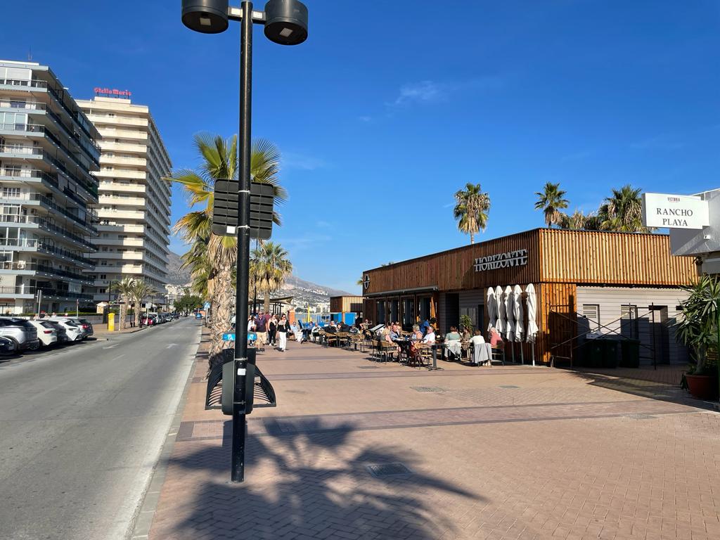 Se alquila desde  1/3/26- 30/06/26 y desde 01/09/2026 hasta 30/06/2027bonito apartamento en 1ª línea de playa de Fuengirola