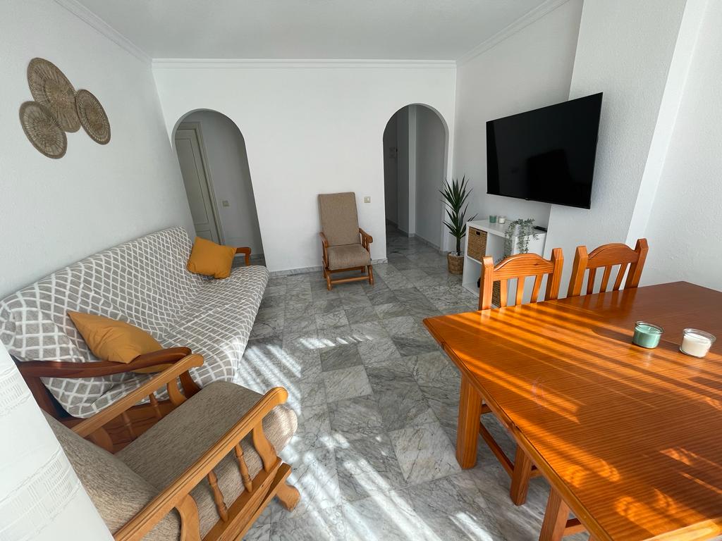 Se alquila desde  1/3/26- 30/06/26 y desde 01/09/2026 hasta 30/06/2027bonito apartamento en 1ª línea de playa de Fuengirola